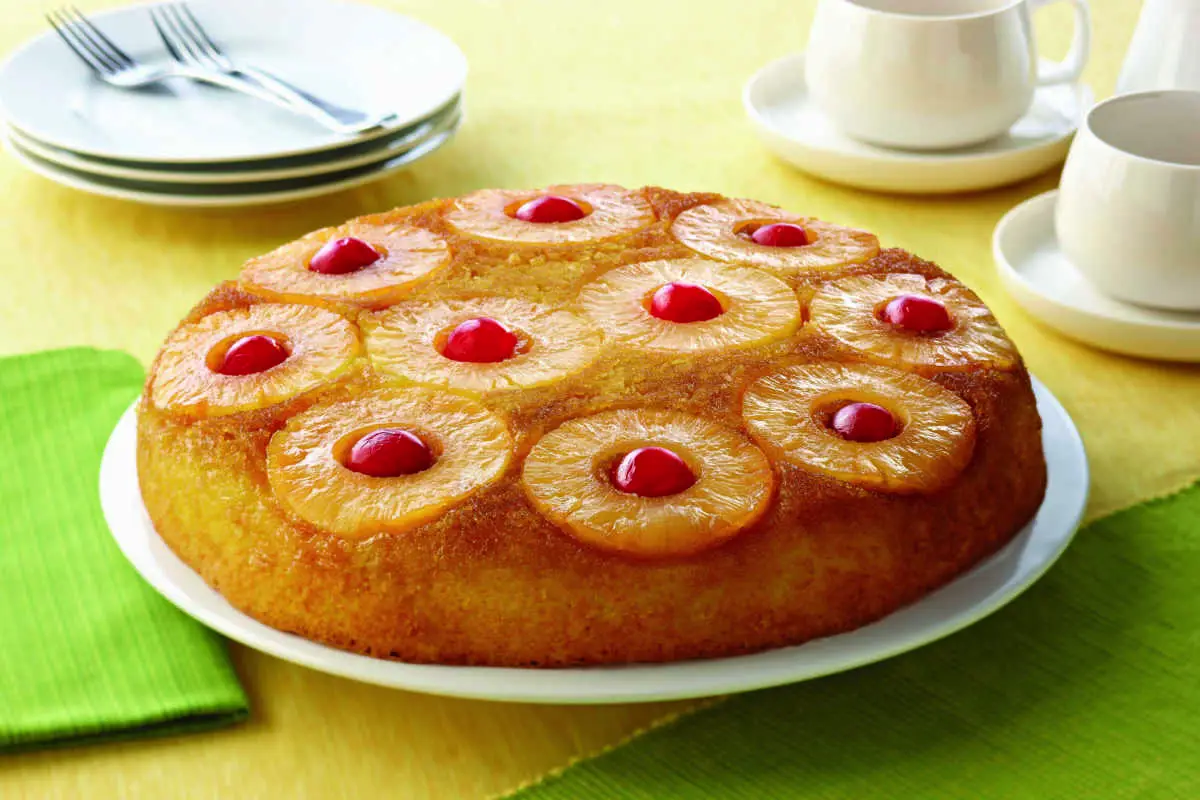 Desert, ki si zasluži vašo pozornost: Razkrit recept za lahek ananasov kolač