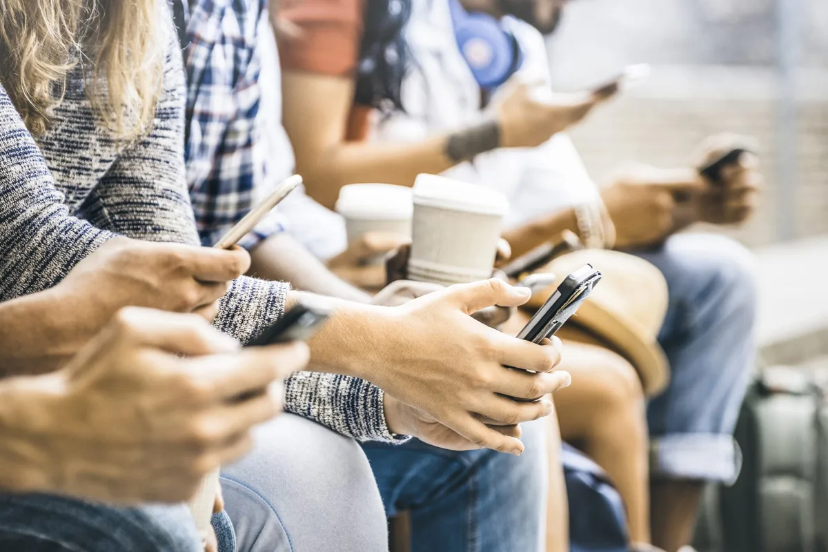 Anksioznost in odvisnost od mobilnih telefonov: najpogostejši težavi duševnega zdravja pri otrocih