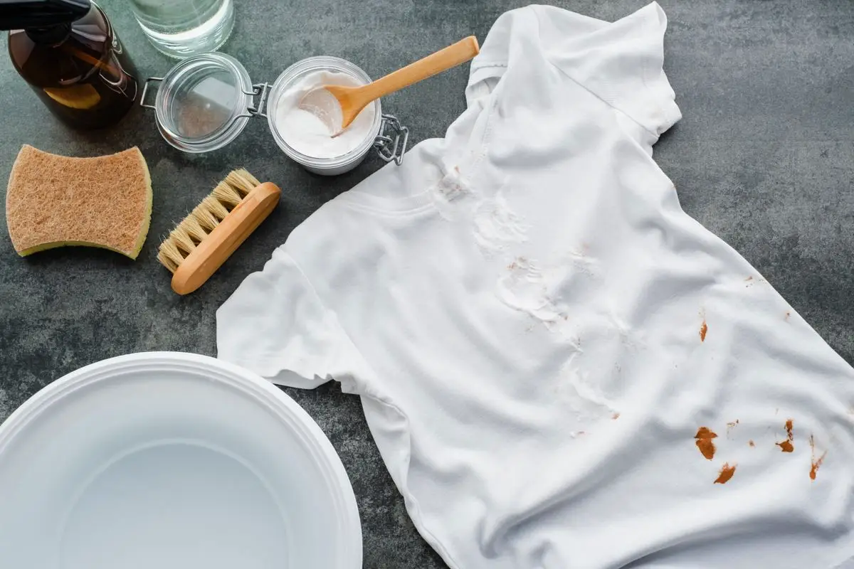 Kako odstraniti barvo z oblačil: 7 učinkovitih načinov