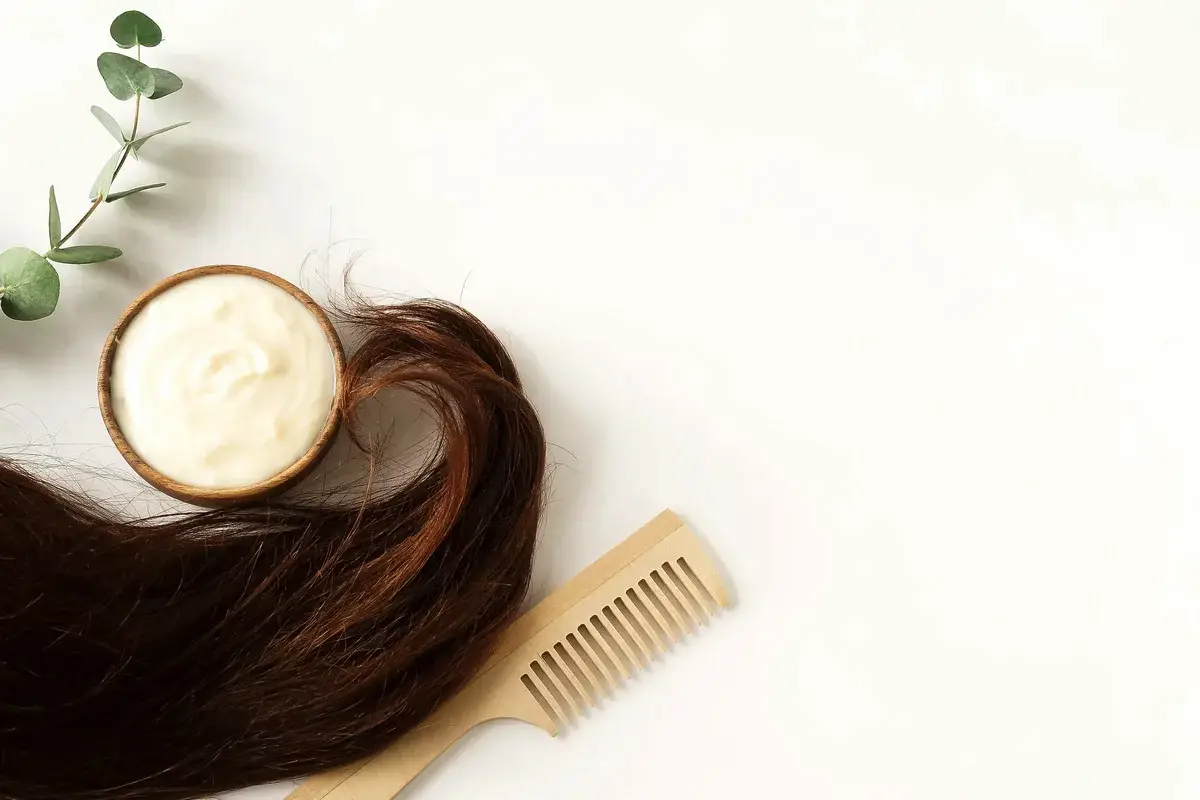 Brez časa za salon? 5 domačih mask za lase z ekspresnim učinkom