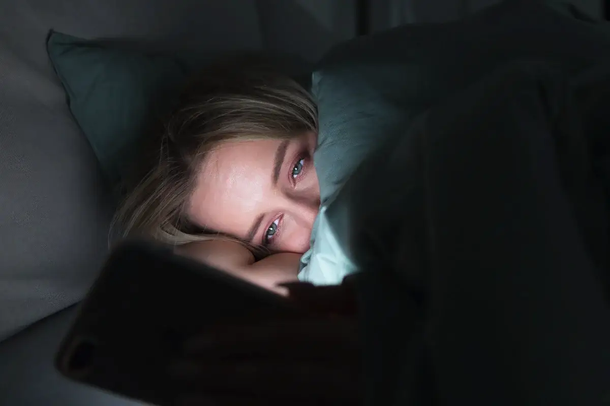 Zakaj se slabo počutimo, če gremo pozno spat?