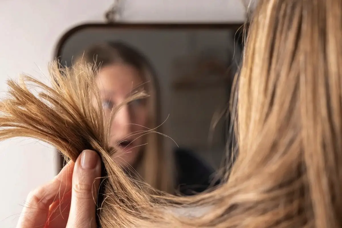 Katera negovalna sredstva za lase so neuporabna: mnenje stilista za pričeske