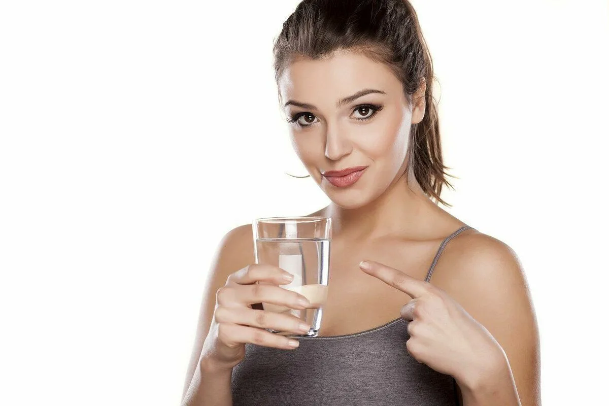 Ne le voda: Koliko vode res potrebujemo na dan in kako jo pravilno piti?