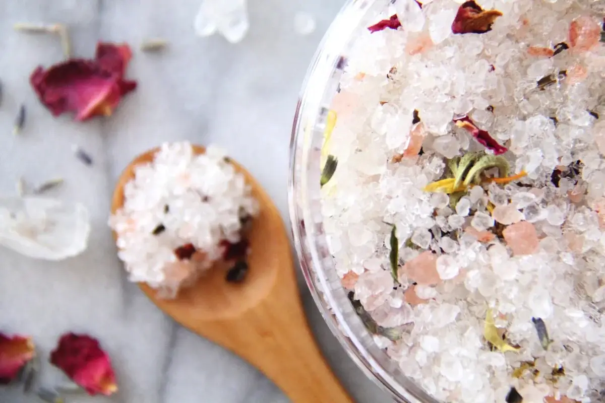 Kakšna je resnična korist kopalne soli in kako jo pravilno uporabljati