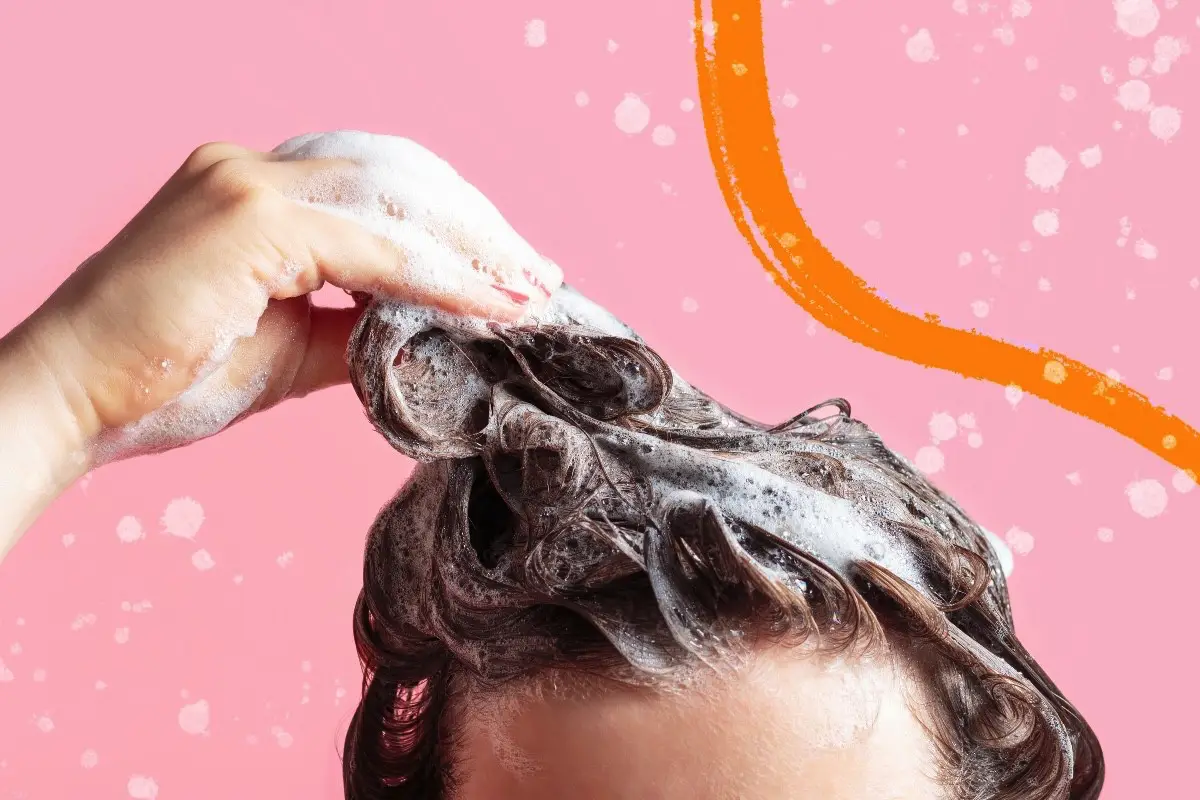 Zakaj velja, da je treba lase dvakrat namiliti s šamponom?
