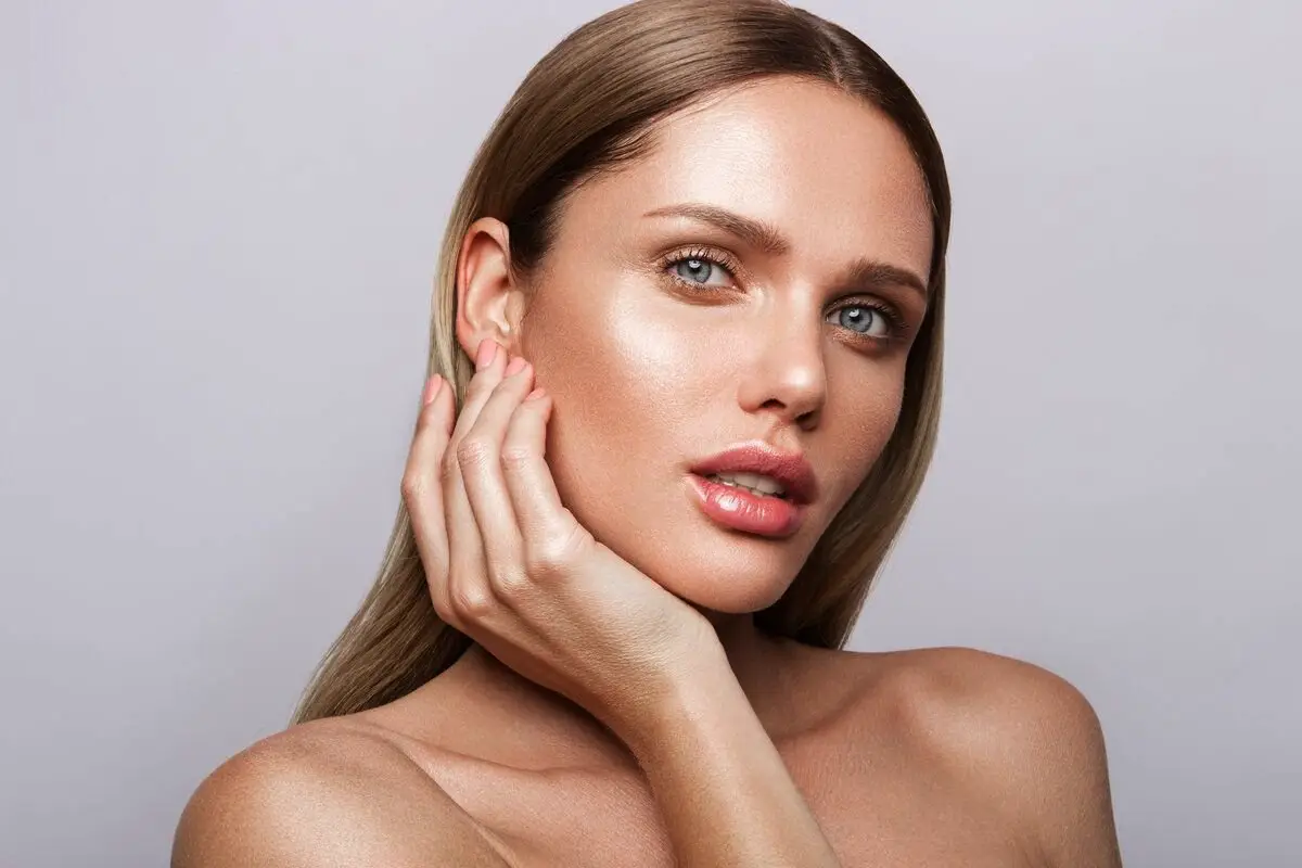 Kako doseči trend »maslene kože«: skrivnost sijočega »kremastega« tona