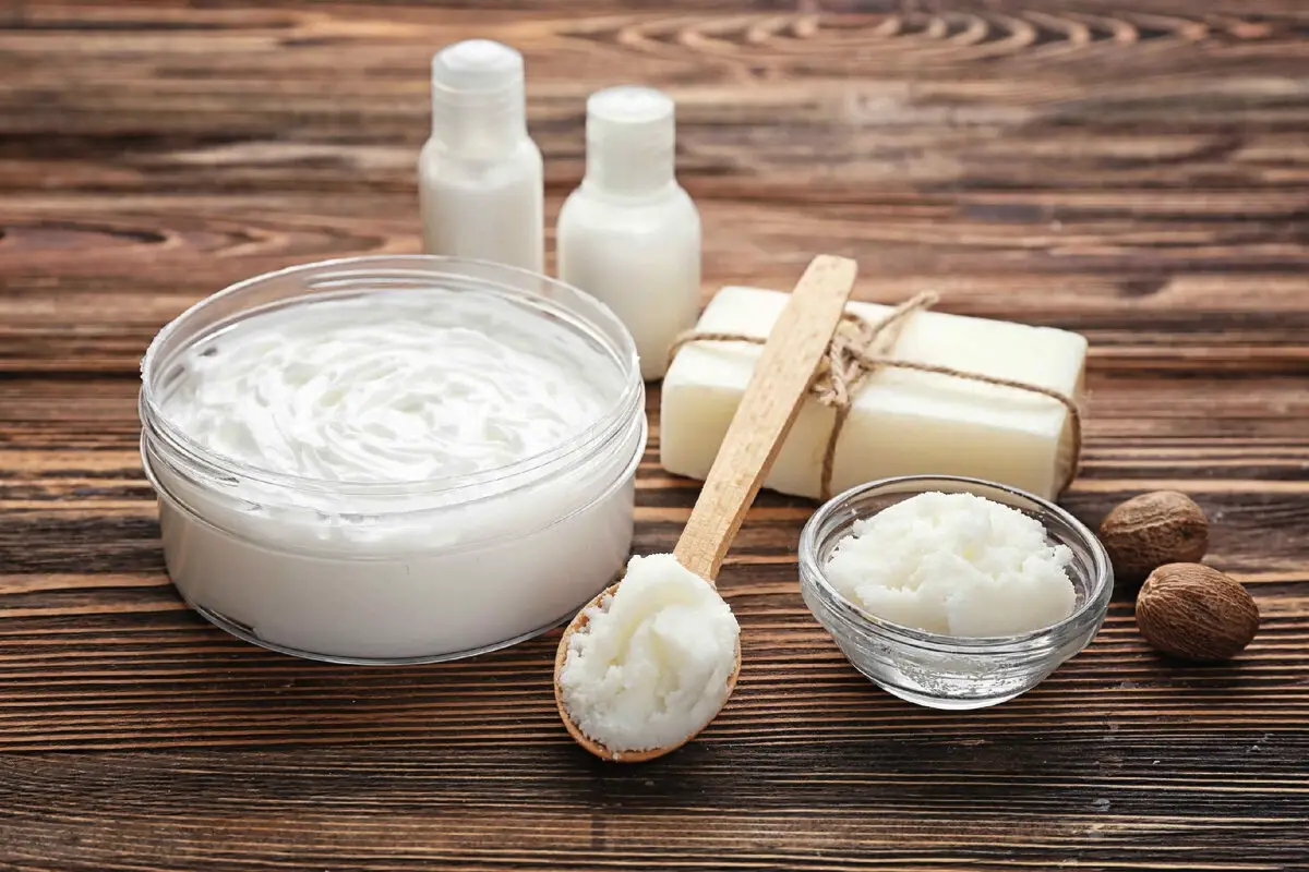 5 razlogov, zakaj zamenjati običajno kremo z maslom za telo