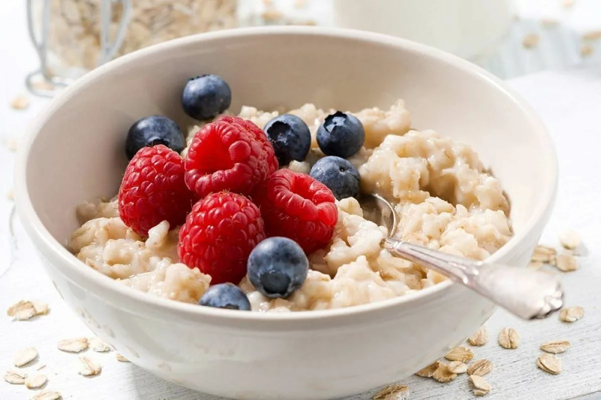 Ne le kaša: Kateri dodatki ne sodijo k ovsenim kosmičem in zakaj