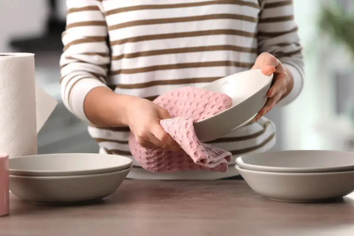 Pomiti ali ne pomiti? Zakaj je treba nove kuhinjske pripomočke pred uporabo oprati