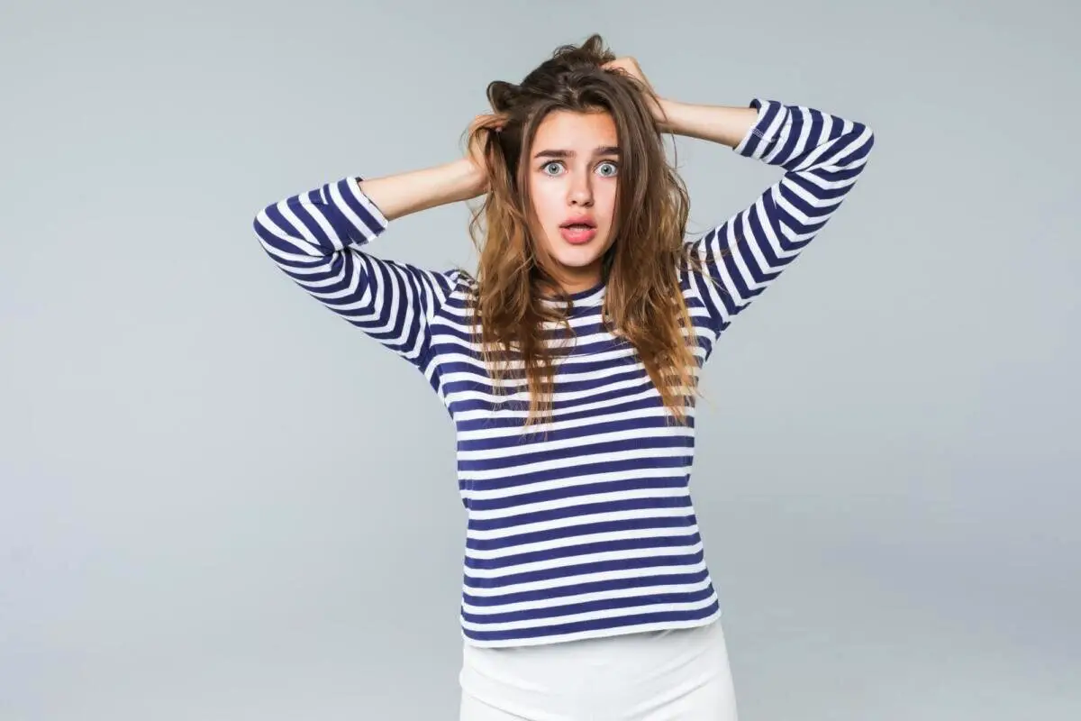 Zakaj se oblačila naelektrijo in kako preprečiti, da se krilo lepí na noge