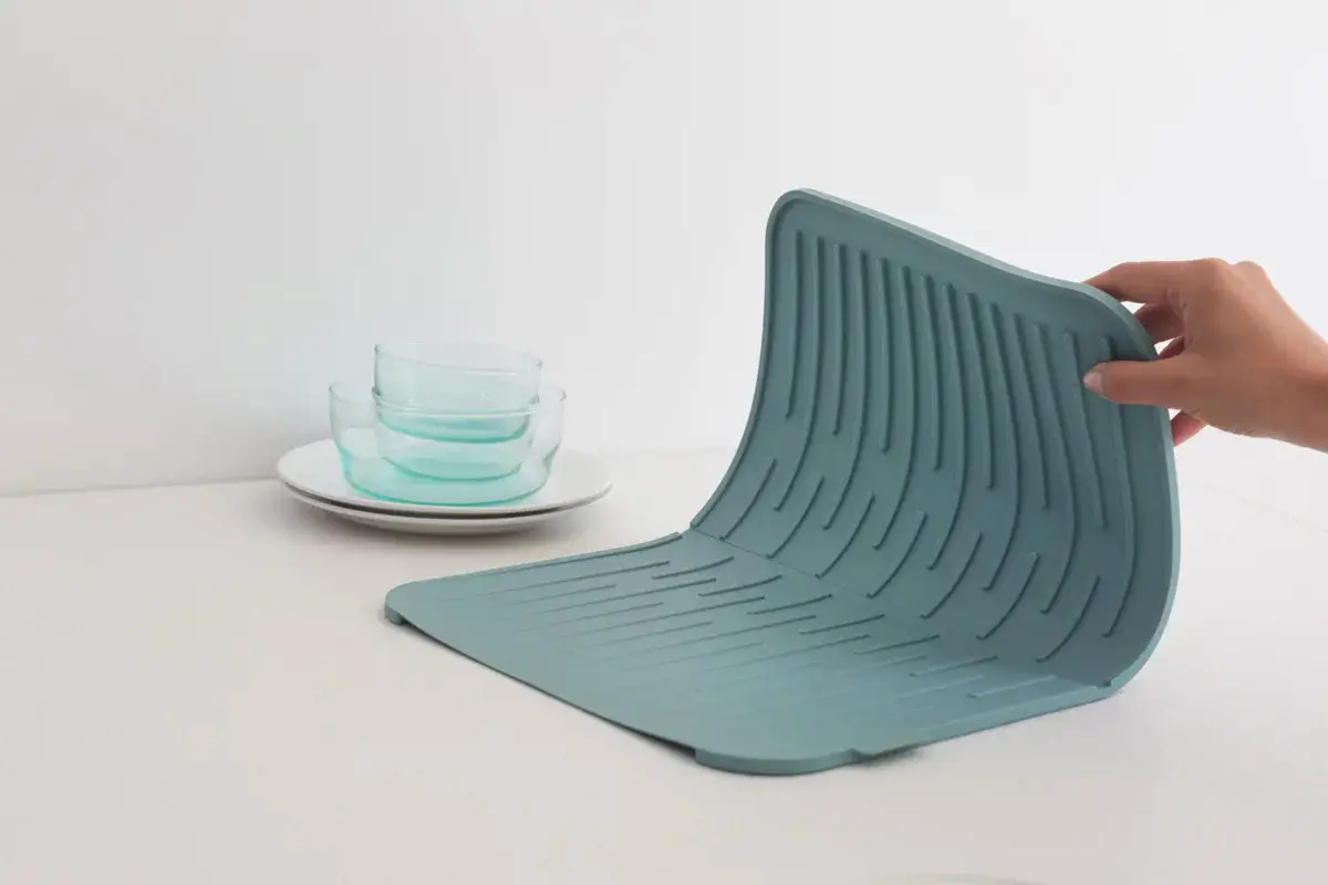 Uredite prostor okoli pomivalnega korita: 6 pametnih nakupov za vašo kuhinjo v letu 2025