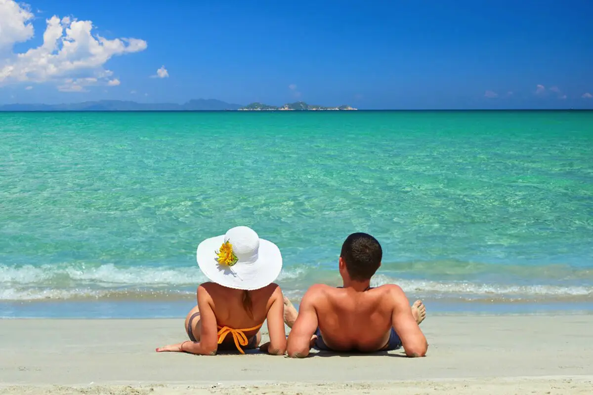 Ne le sonce in morje: Kakšne okužbe prežijo na plaži
