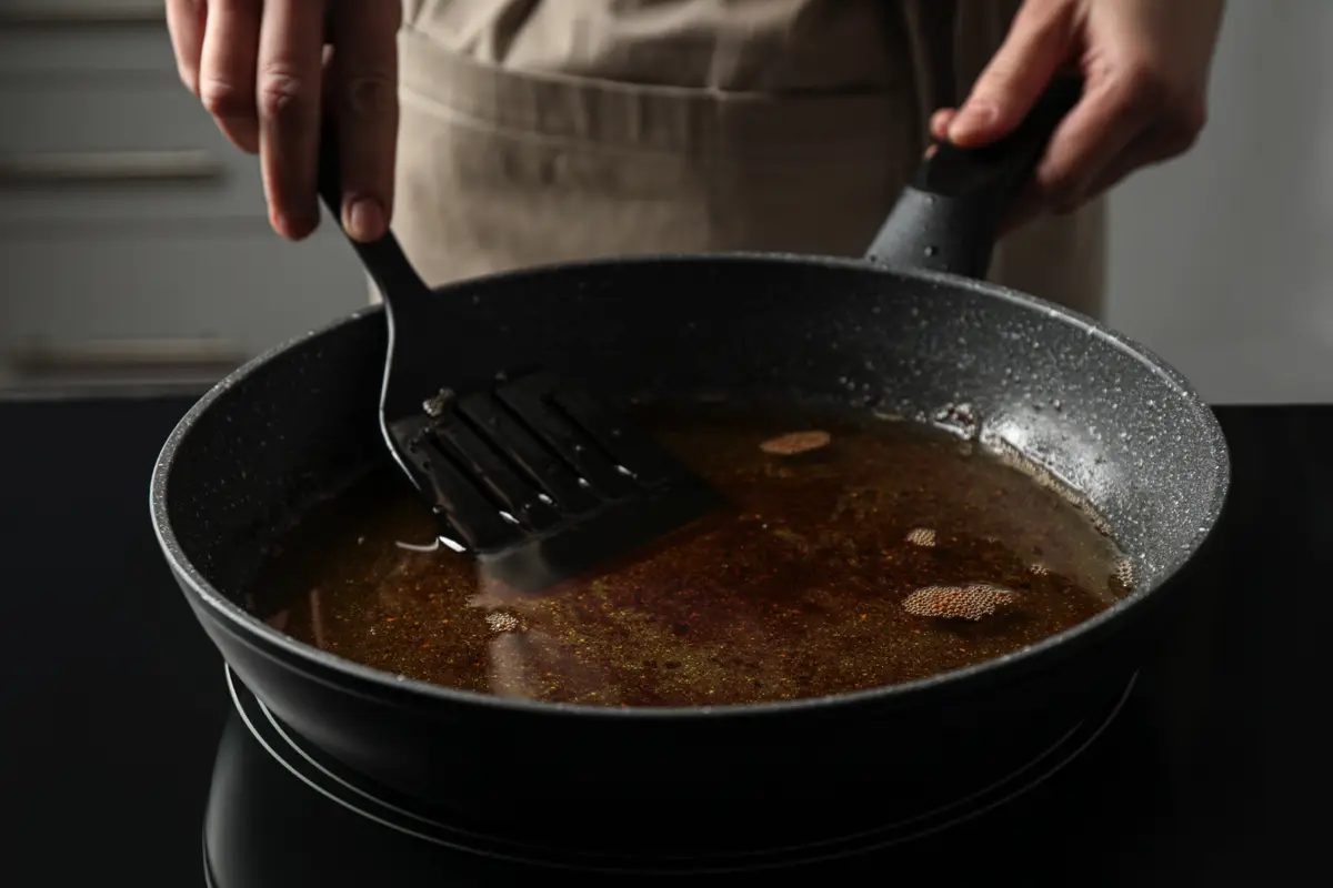 Kako pravilno odstraniti olje po cvrtju, da ne poškodujete cevi