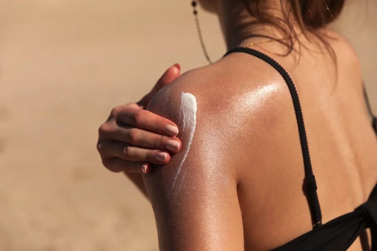 7 nevarnih napak pri uporabi sončne kreme, ki jih nikoli ne smeš narediti