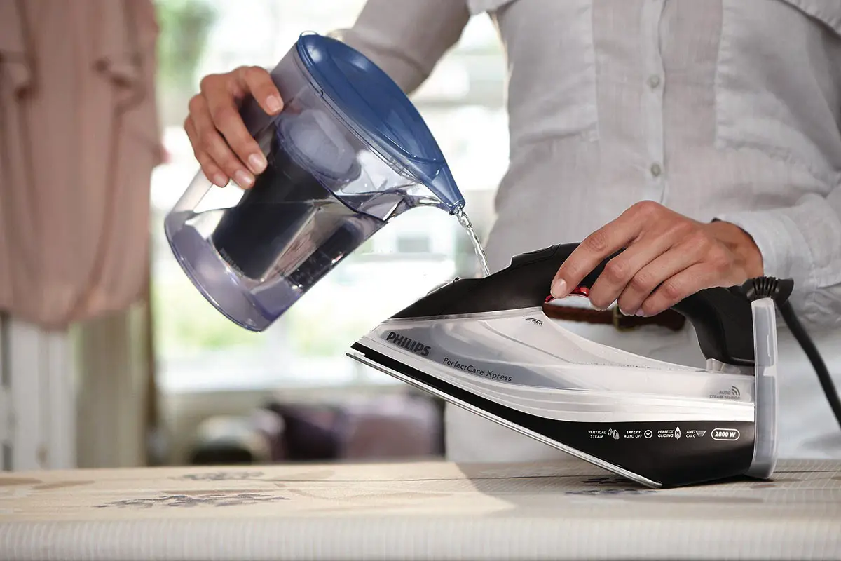 Zakaj morate v parni čistilnik vlivati destilirano vodo in ne navadne?