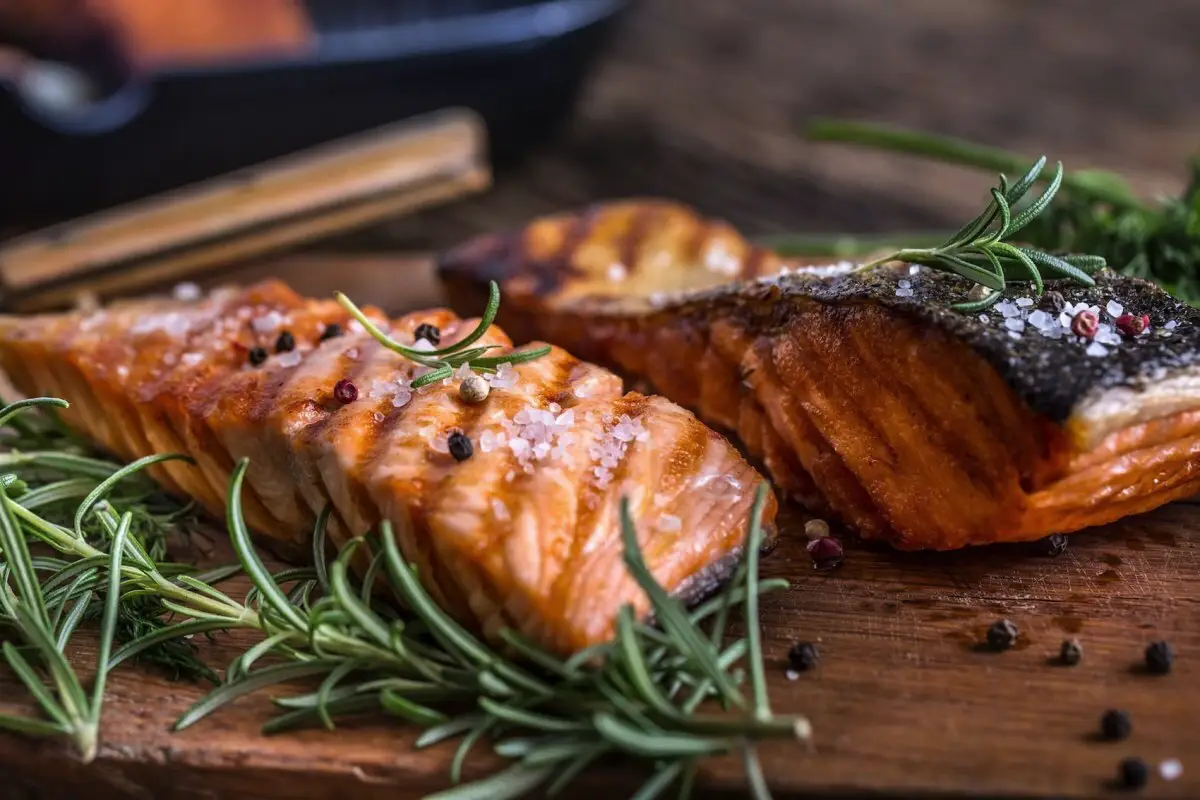 Kako pravilno peči lososa: Strokovnjaki razkrivajo skrivnosti