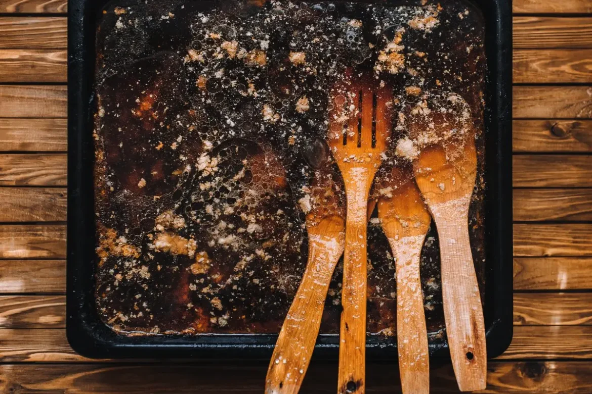 Kako enostavno očistiti pekač z domačimi pripomočki