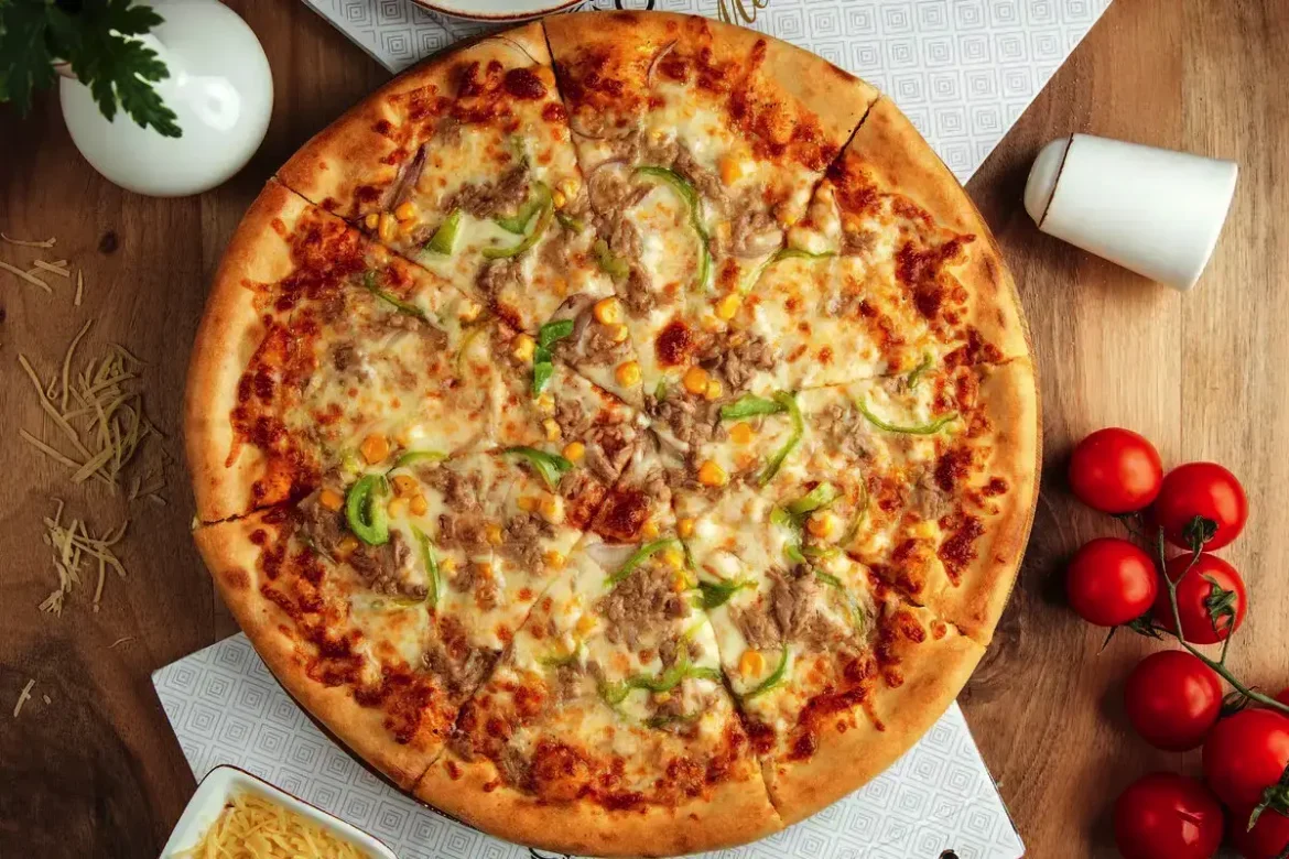 pica s tunino 1 Ne le okusna: Preprosta pica s tunino iz tekočega testa