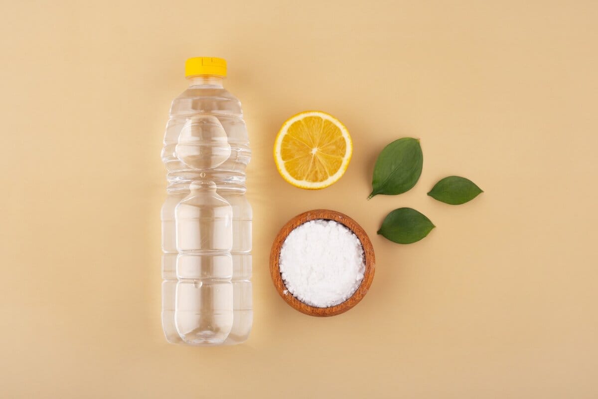 Kako pobeliti porumenel plastiko: 5 preprostih načinov