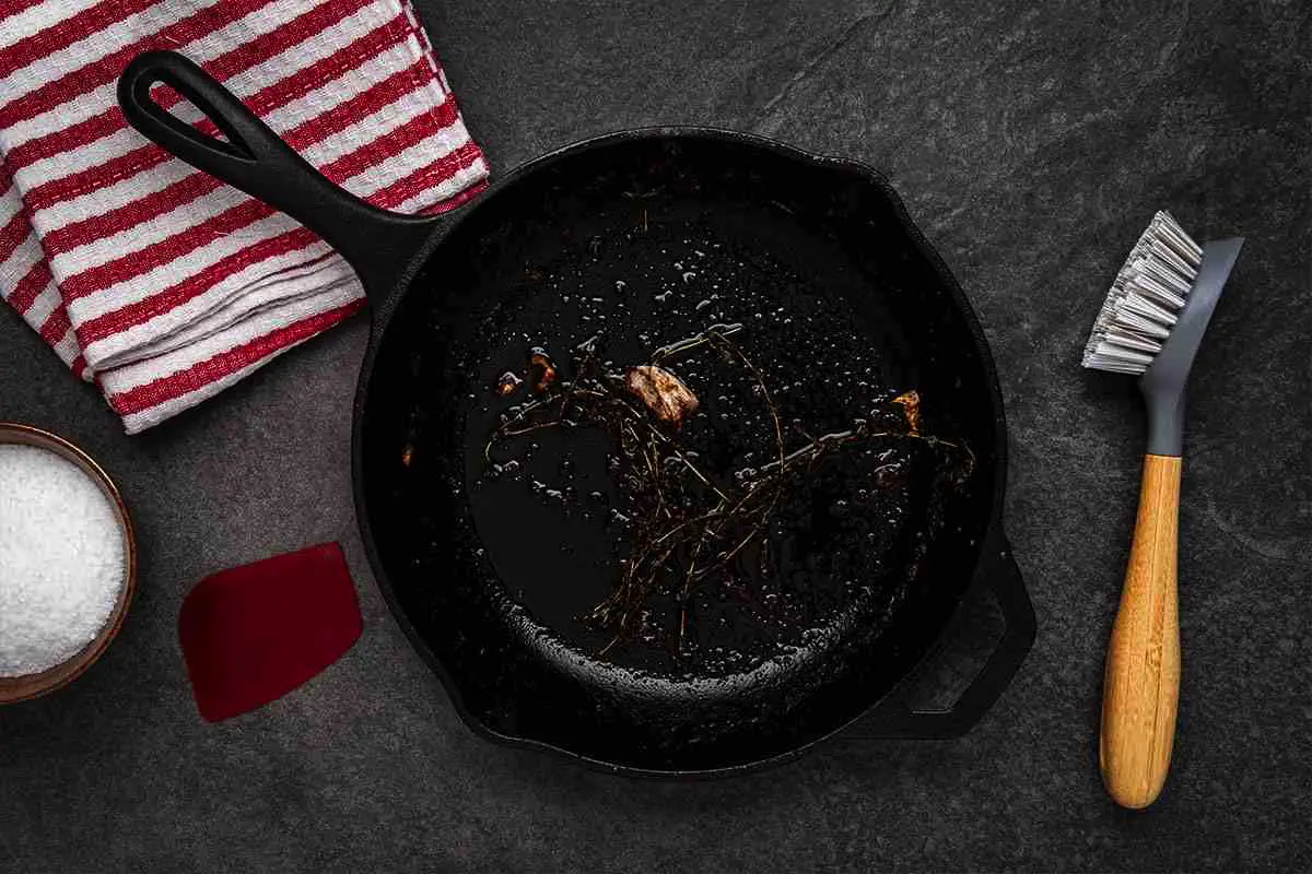 Kaj storiti, če posoda zagori? Koristni nasveti in rešitve za težavo