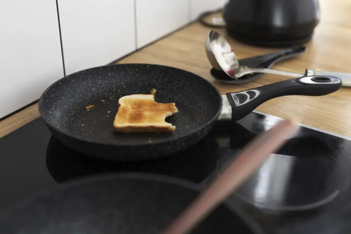 Kaj storiti, če posoda zagori? Koristni nasveti in rešitve za težavo