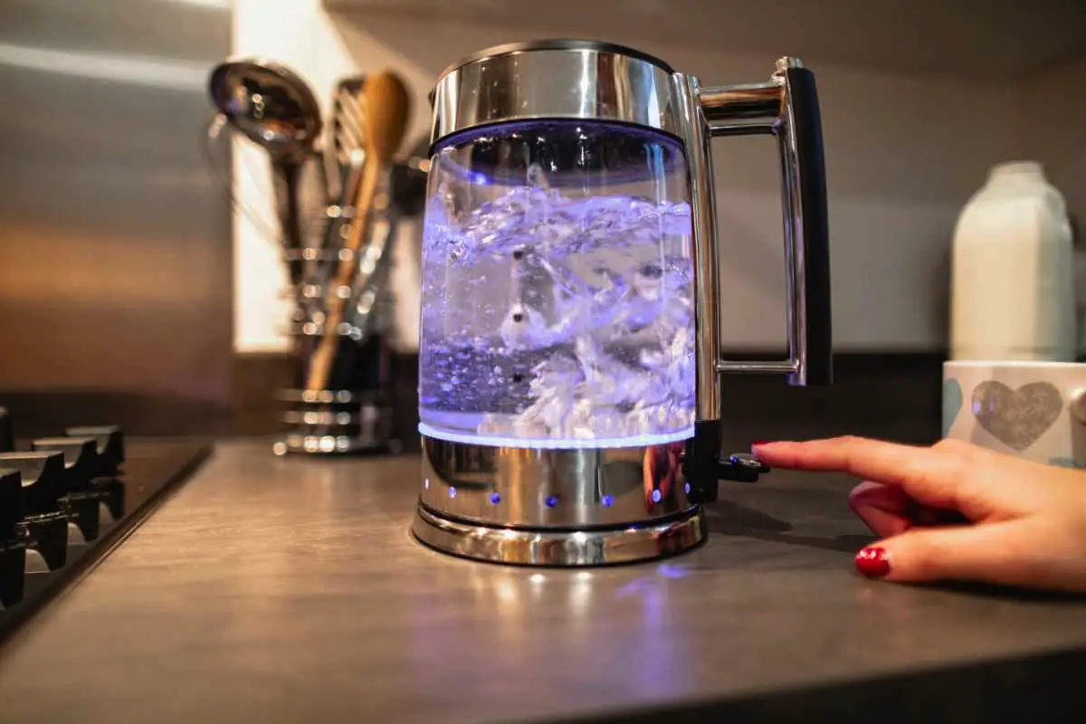 Ali res ne smemo večkrat prekuhavati iste vode?