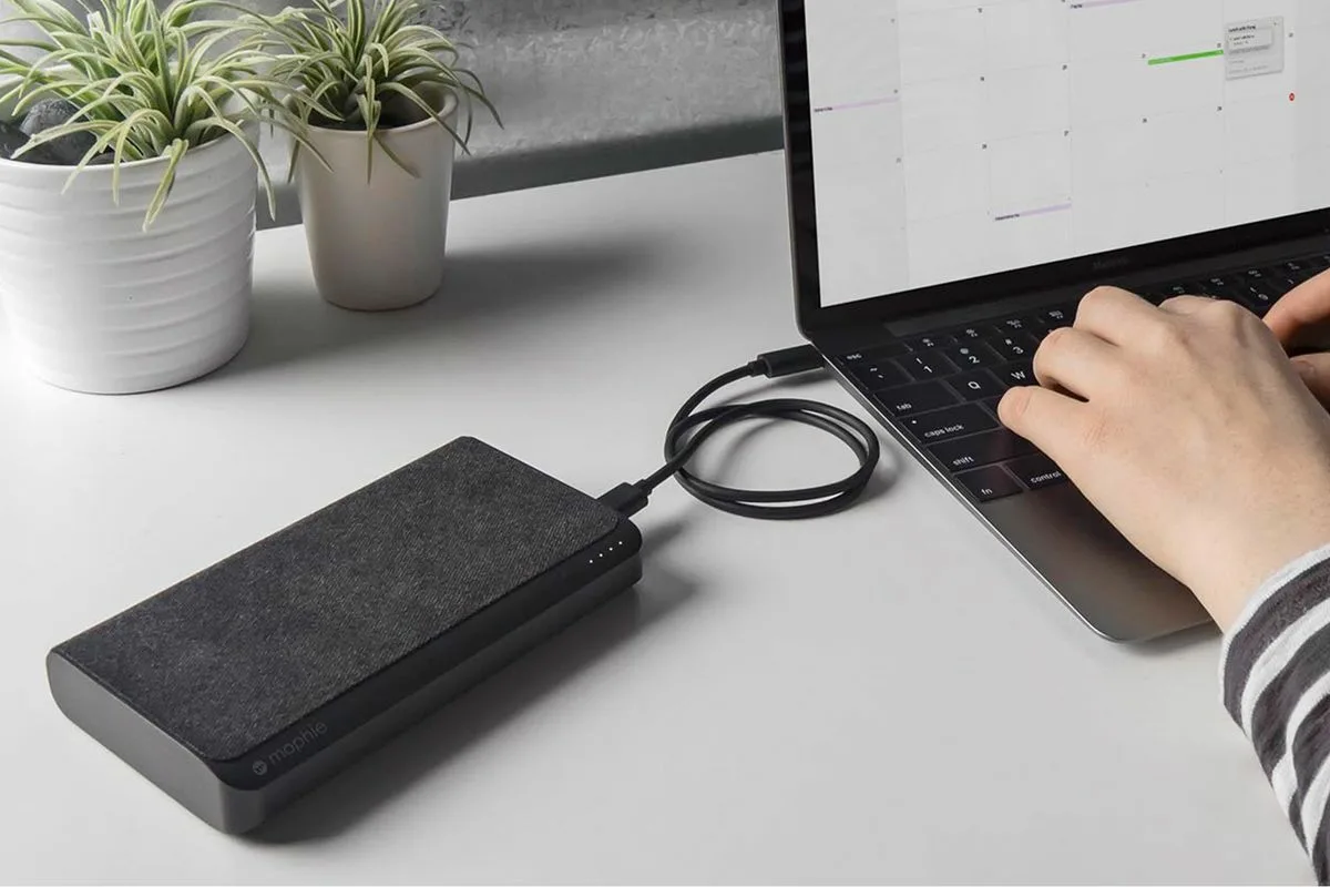 Ne le telefon: Katere naprave lahko polniš s prenosno baterijo