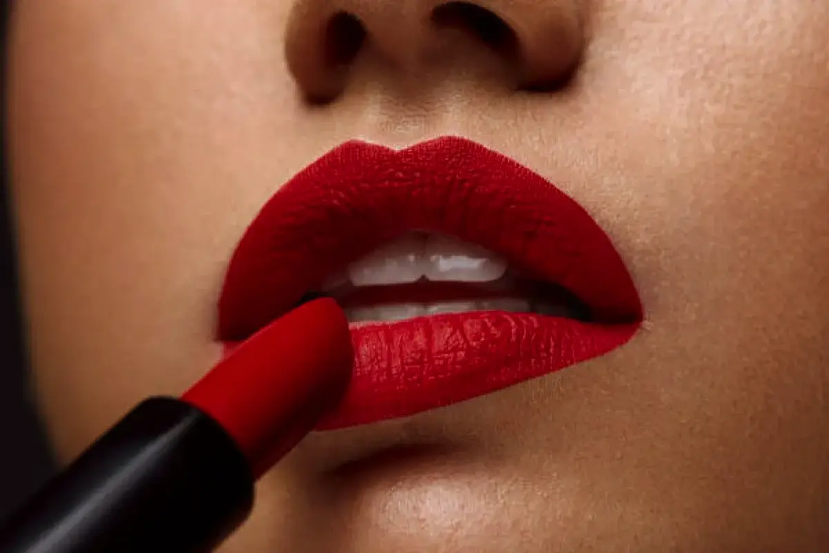 Kako najti svojo idealno rdečo šminko: Navodila za popolno izbiro