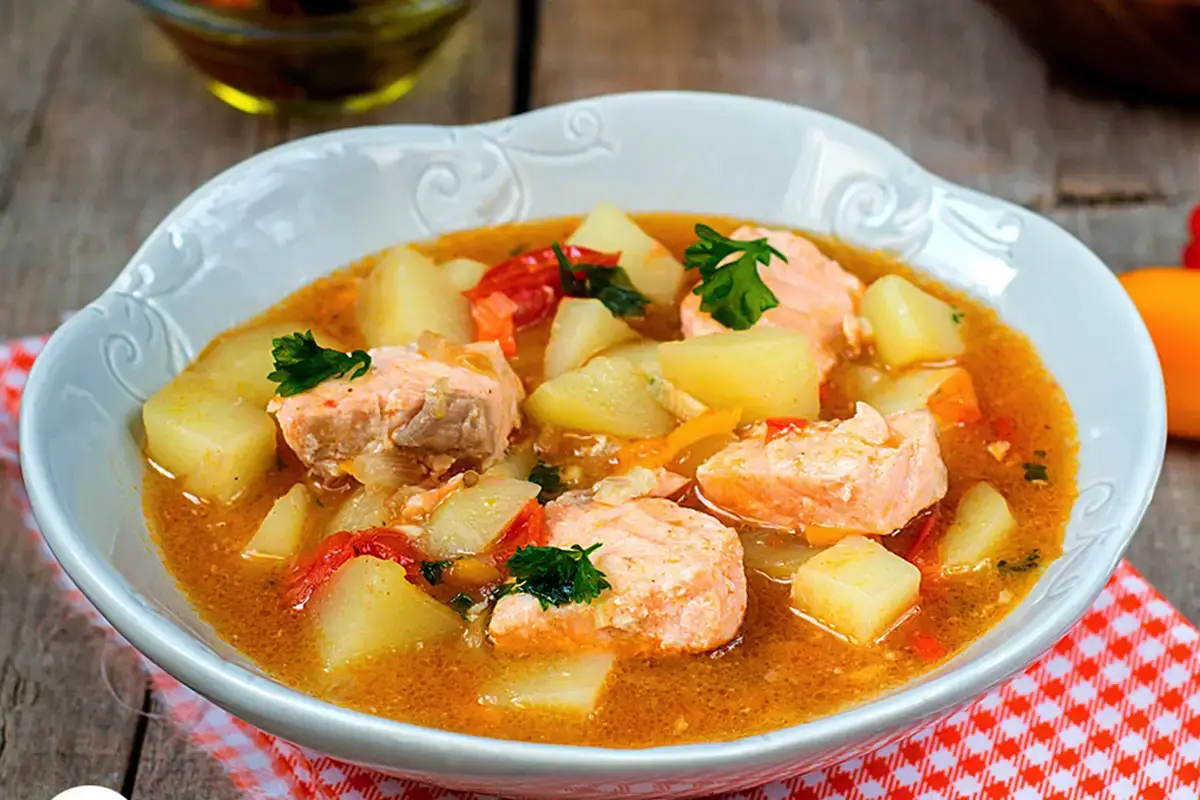 Ribja juha s krompirjem in papriko