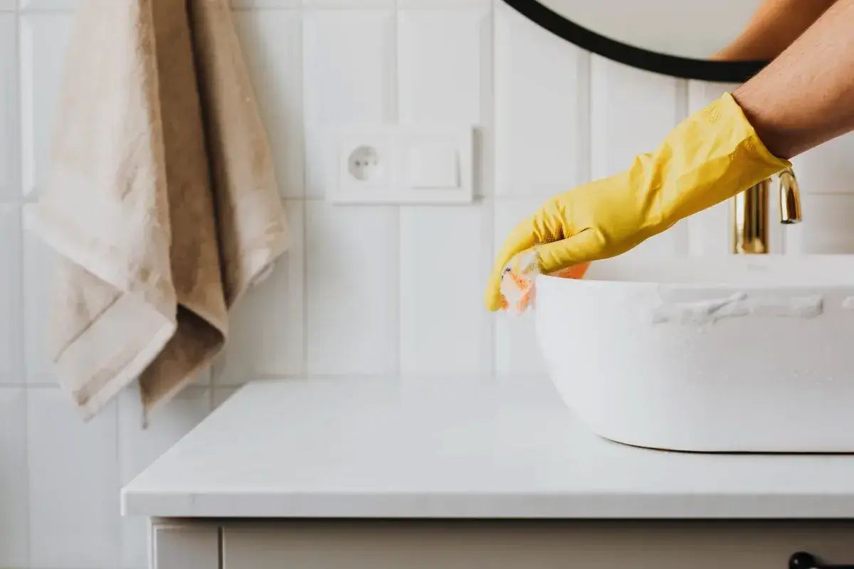 Kako odstraniti rumene madeže iz kadi: čistilna pasta iz dveh sestavin