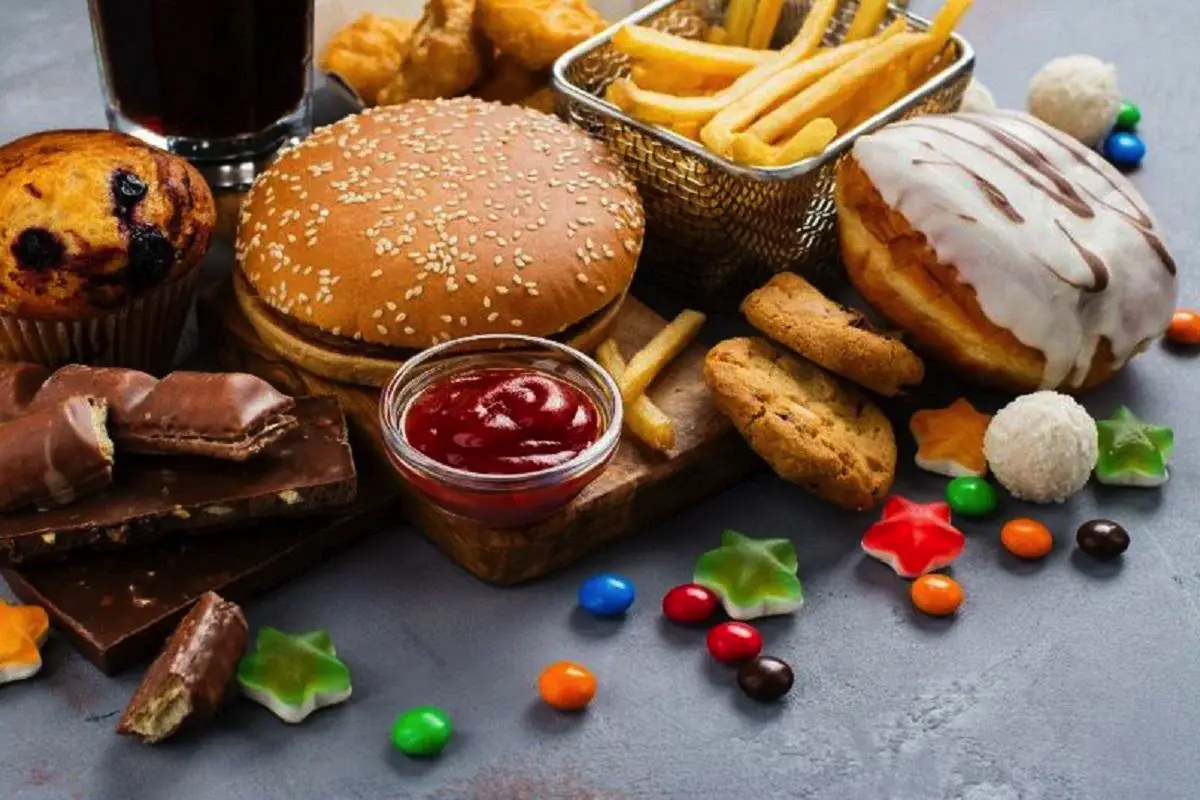 Katera hrana je bolj škodljiva za zdravje – sladka ali mastna?