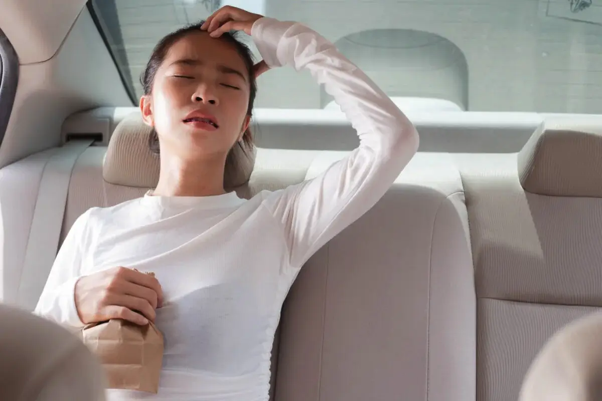 Zakaj nas včasih uka v prometu in kako to preprečiti