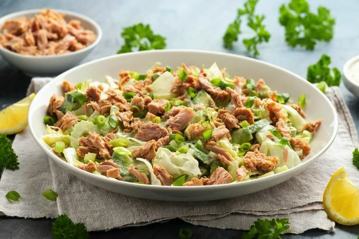 Recept za hitro pripravljeno solato s tunino: ko so vse sestavine pri roki