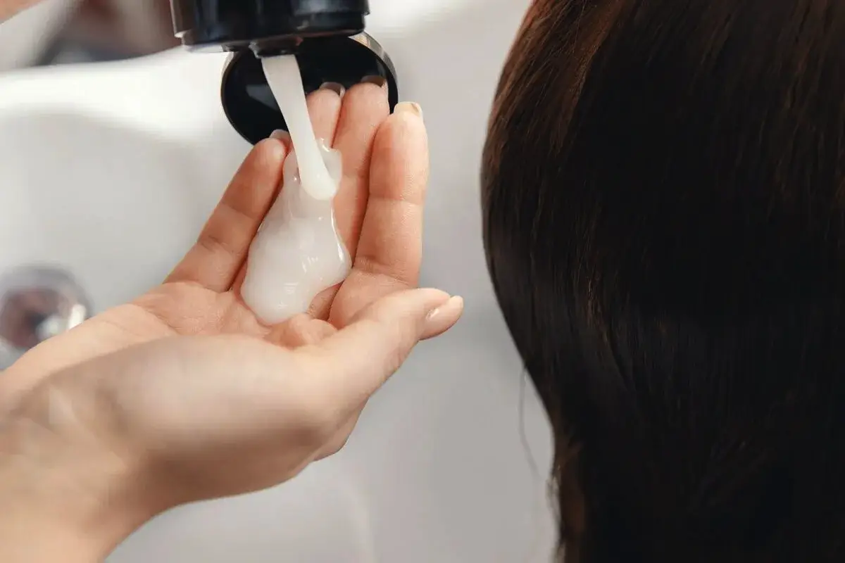 Katera negovalna sredstva za lase so neuporabna: mnenje frizerske stilistke