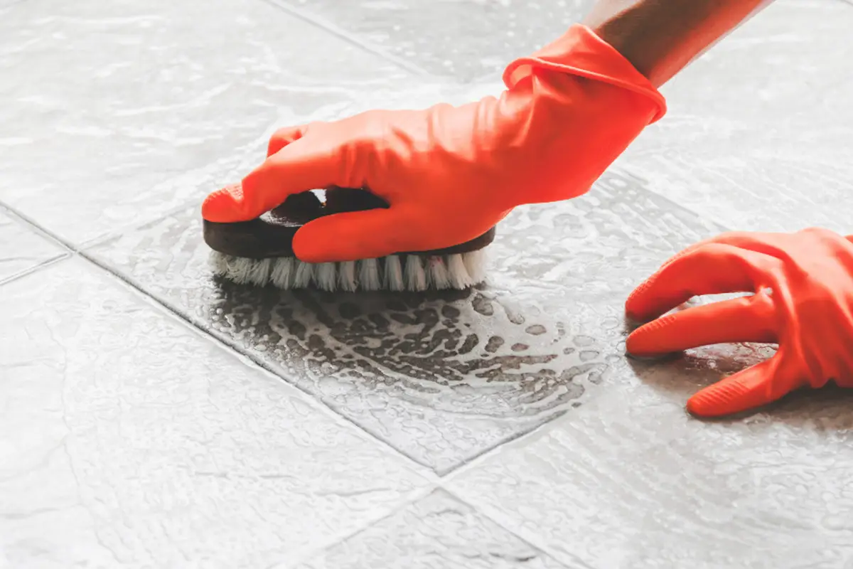 Kako in s čim očistiti talne ploščice