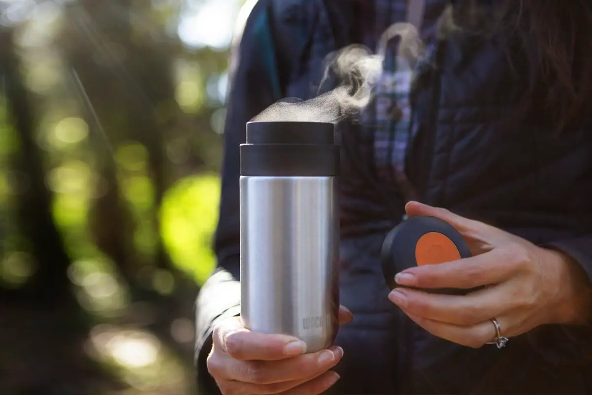 Kako očistiti termovko znotraj in zunaj: preprosti triki za brezhibno čistočo