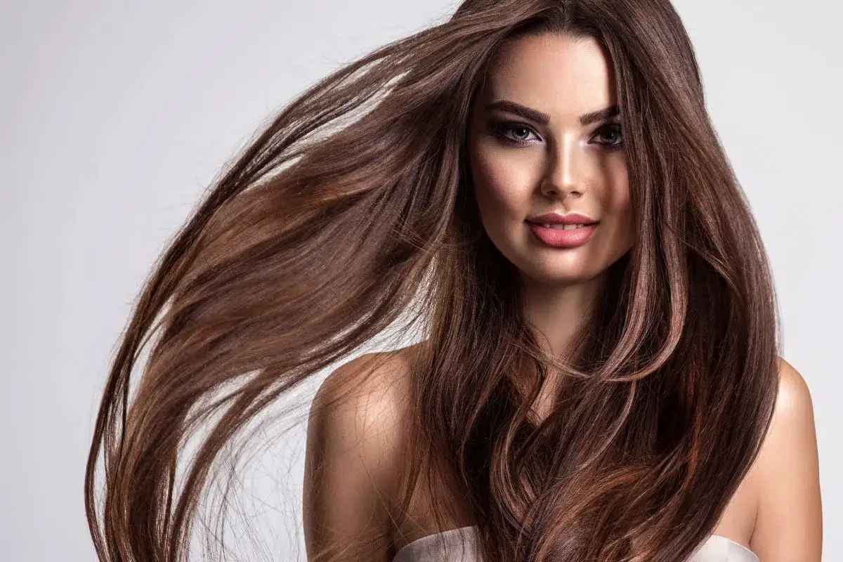 Zaradi te nedolžne napake se tvoji lasje hitreje umažejo: razsodba frizerke