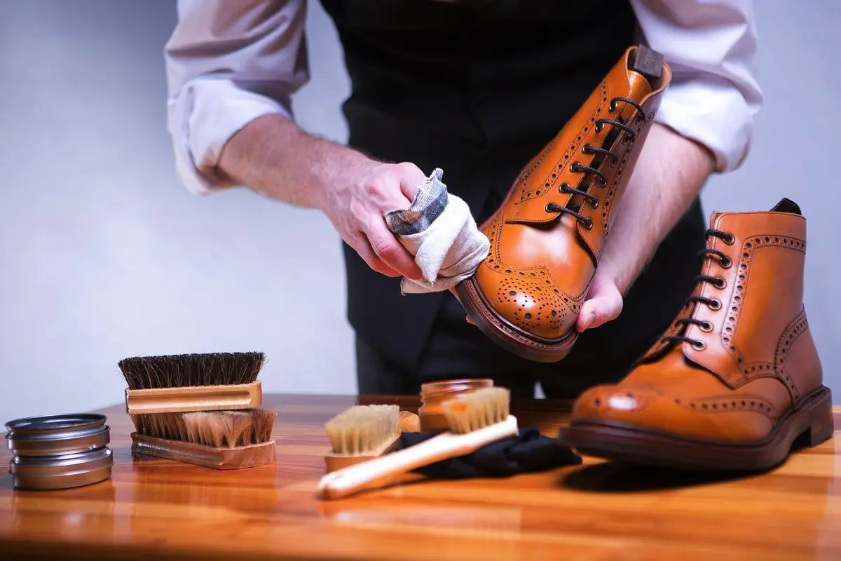 Kako negovati usnjeno obutev, da bo vedno videti odlično