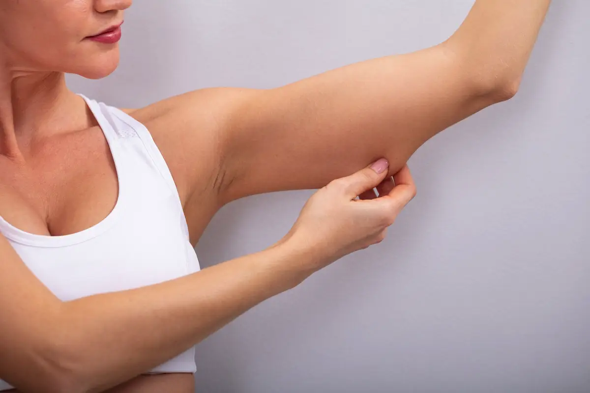 Poslovite se od »kril netopirja« s temi vajami za močnejše roke