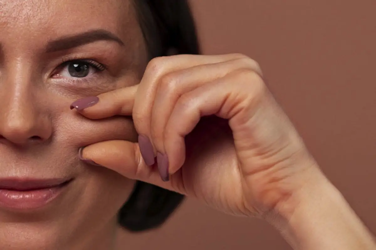 Zakaj pred menstruacijo nastanejo otekline in kako jih obvladati