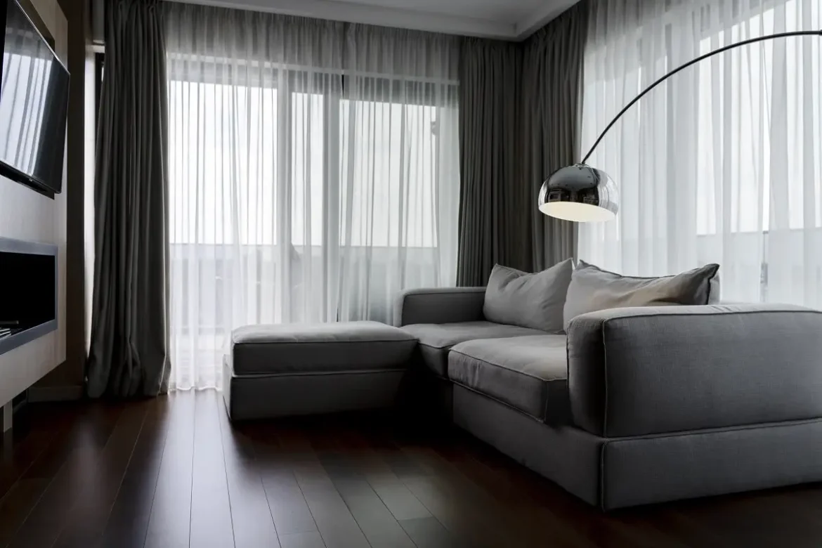 Kako izbrati zavese, ki preobrazijo dom: popoln vodnik za vsak slog notranje opreme