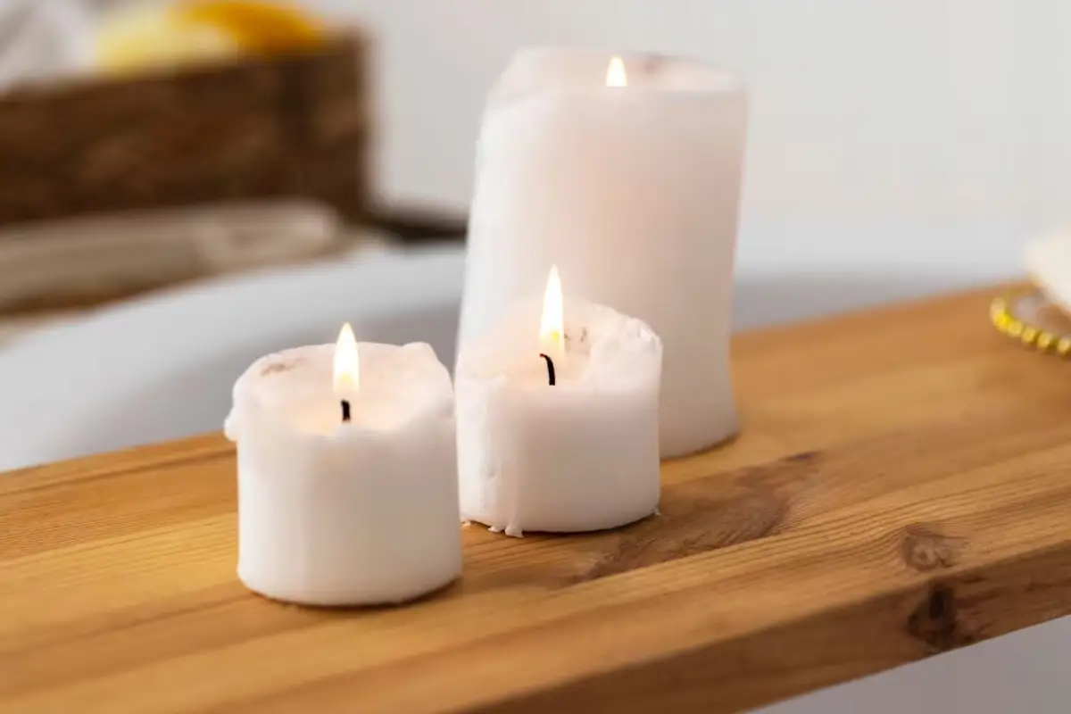 Bela sveča v domu: ezoterična moč za mir in zaščito