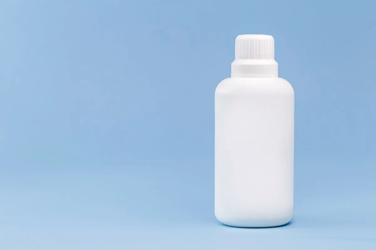 Domači čistilec za tla: Dve sestavini za bleščeč videz