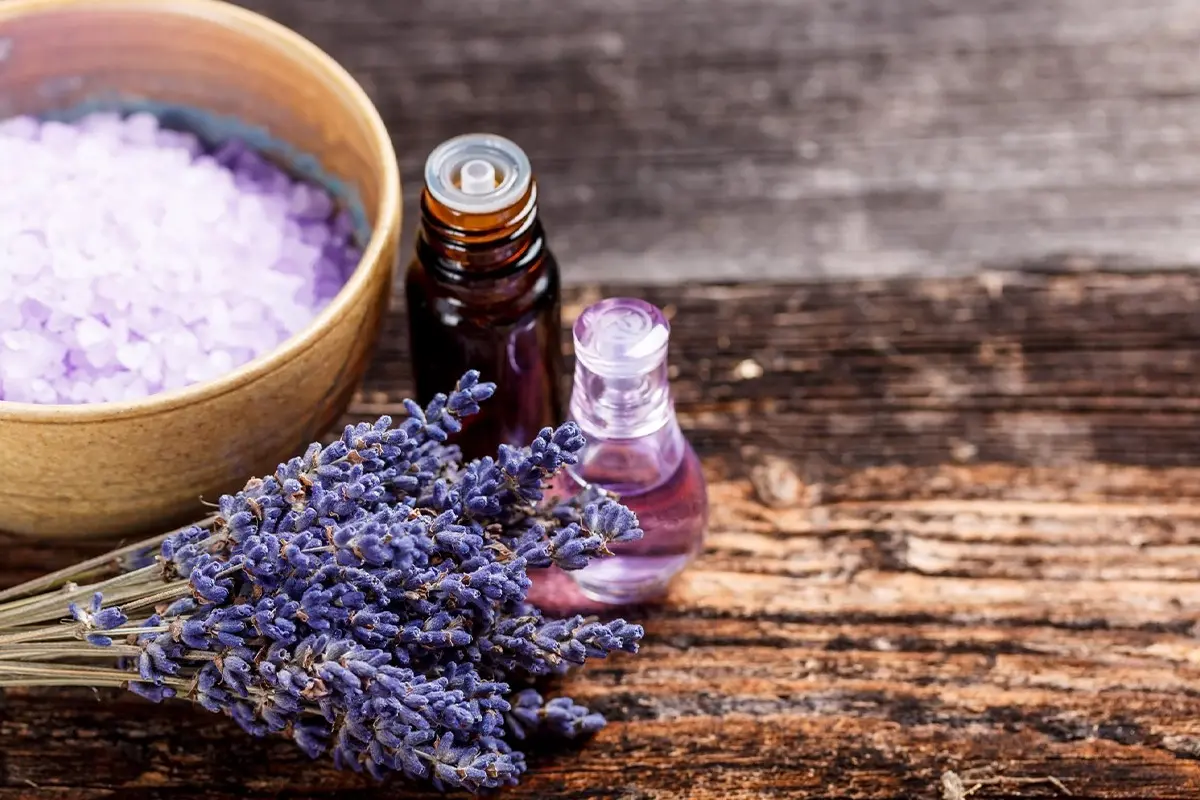 Domači parfum za oblačila: Svež vonj s tremi sestavinami brez kemikalij