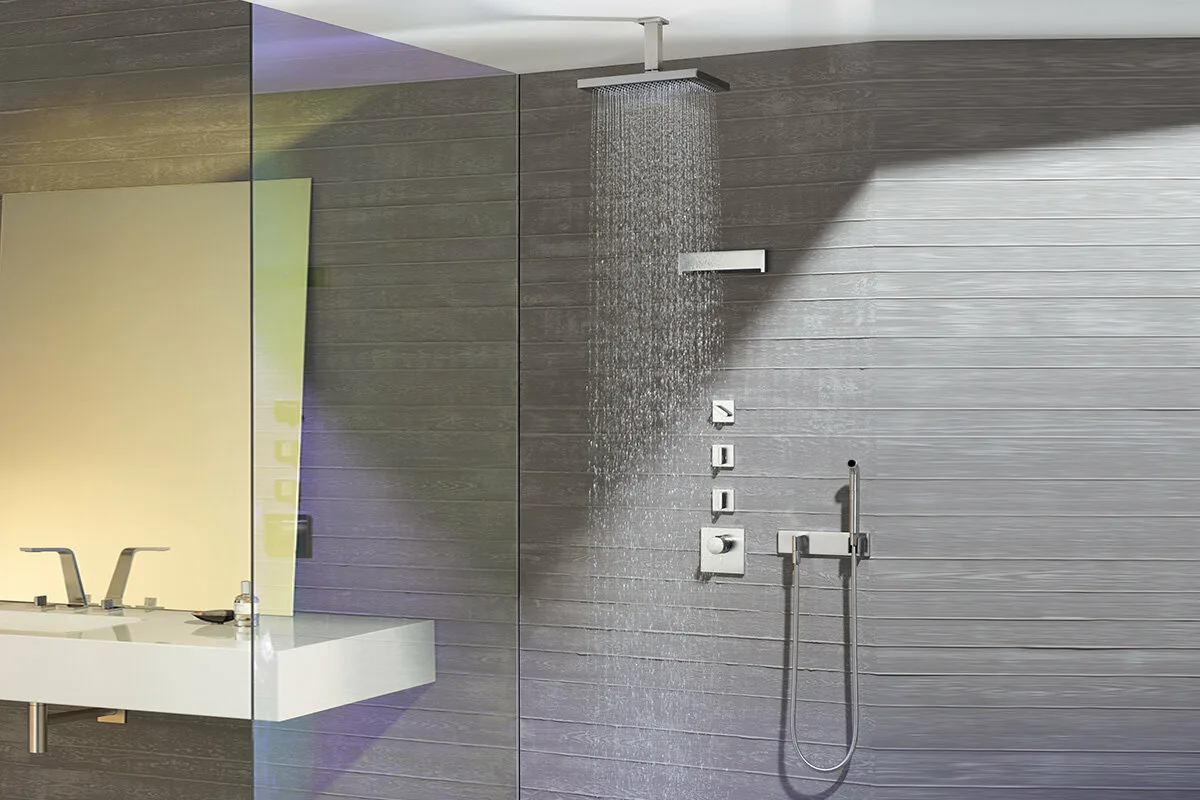 Italijanska prha: kako z eno spremembo polepšati kopalnico