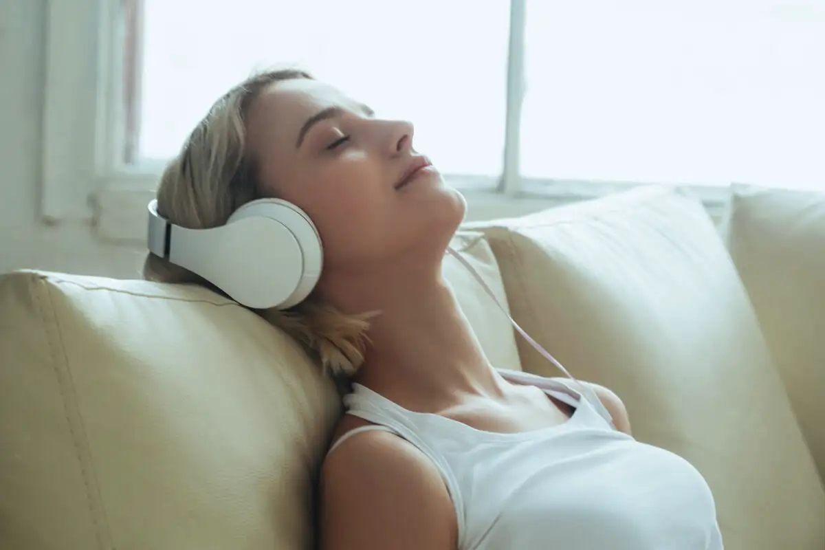 Trije hitri načini, kako zaspati v trenutku, ko glava zadene vzglavnik