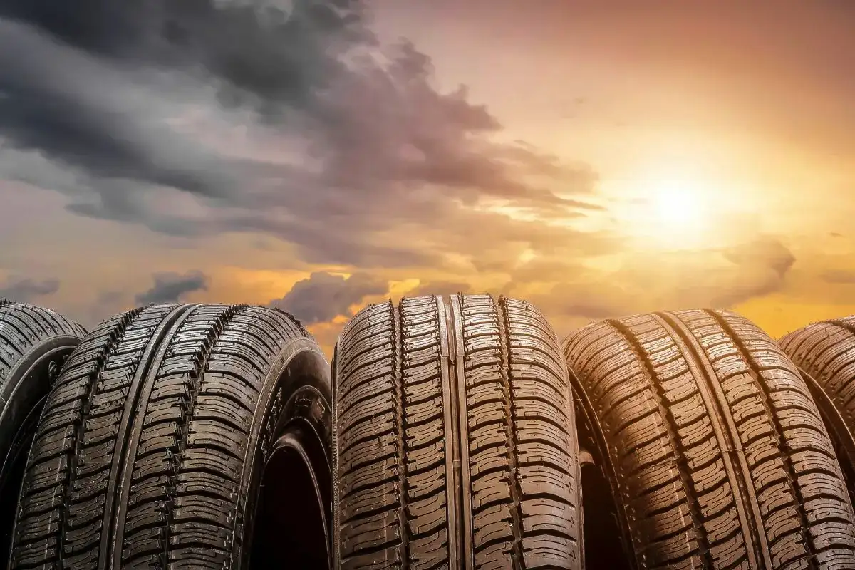 Kako izboljšati varnost vožnje: Vodnik za prave pnevmatike