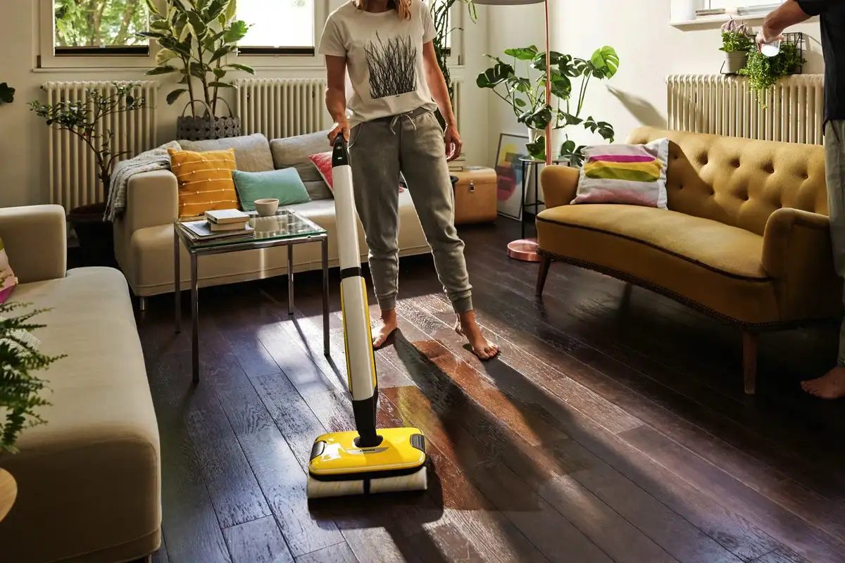 Mop z razpršilnikom: Nova trend tendenca za hitro čiščenje oken in površin