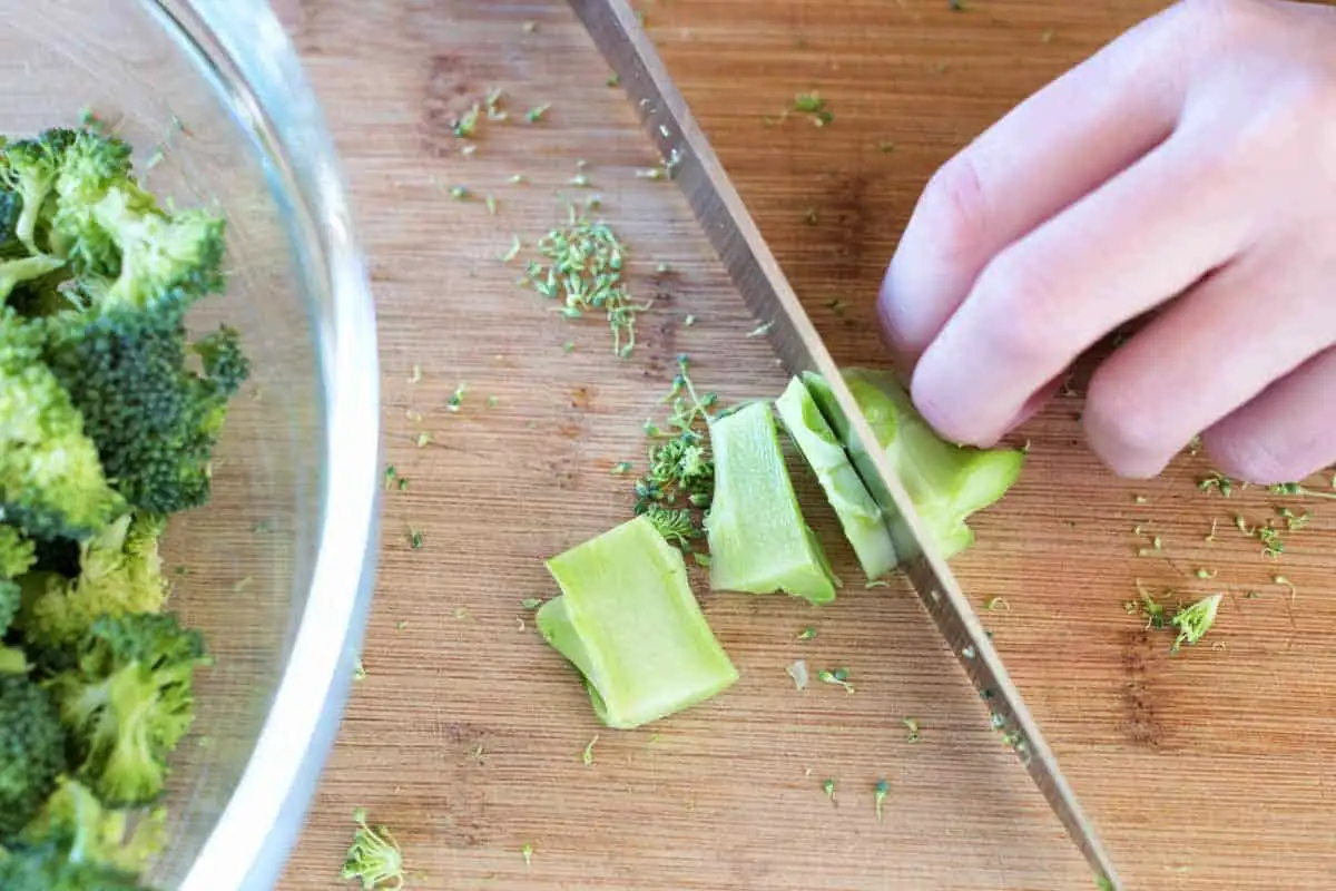 Ne zavrzite stebel brokolija: Preprost trik za naravno gnojilo v vašem vrtu