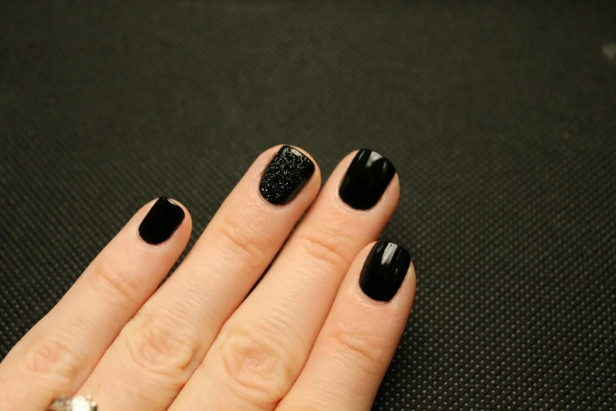 Zvezdni mojstri manikure: 9 navad, ki jih morate pozabiti za vedno